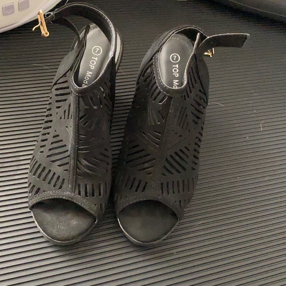 Black heels size 7